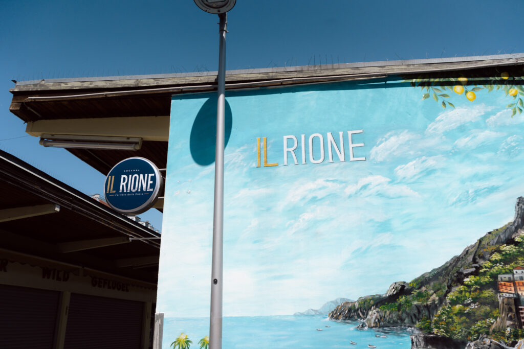 Die Außenwand der Locanda Il Rione auf dem Vorgartenmarkt