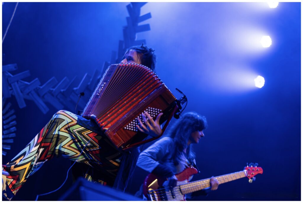 Konzert von Großmütterchen Hatz mit Franziska Hatz am Akkordeon. 