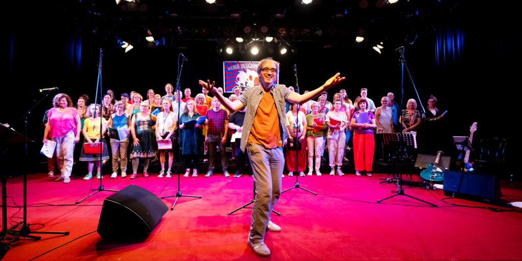 Stefan Foidl als Dirigent des Wiener Beschwerdechors.