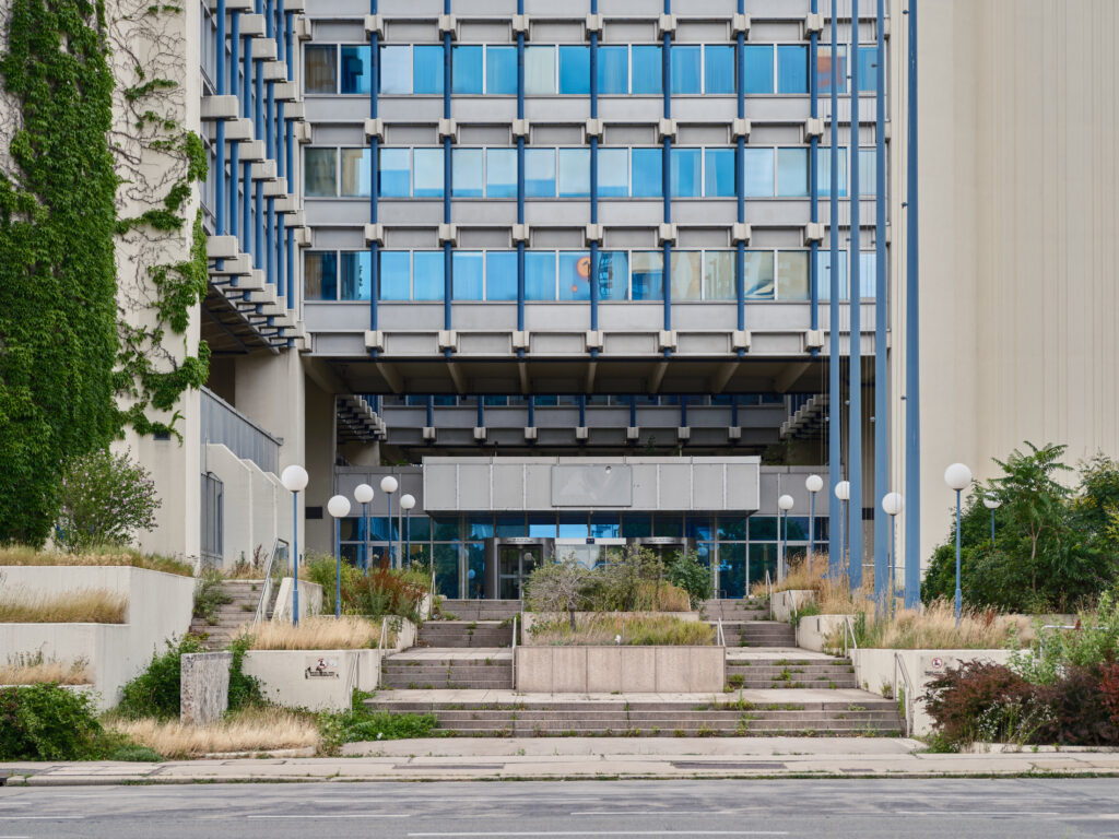 Der Eingang zur ehemaligen AUVA-Zentrale in der Brigittenau