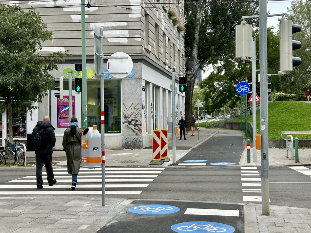 Die neue Ampel über die Klosterneuburger Straße in der Brigittenau