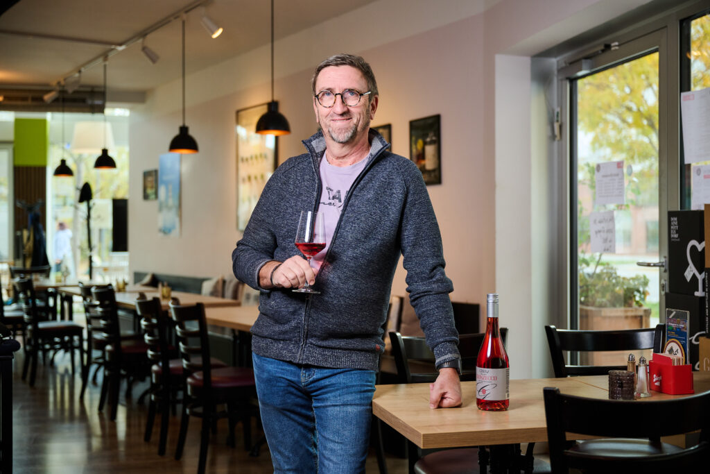 Helmut Piringer in seinem Lokal "Burgenländer" im Nordbahnviertel.