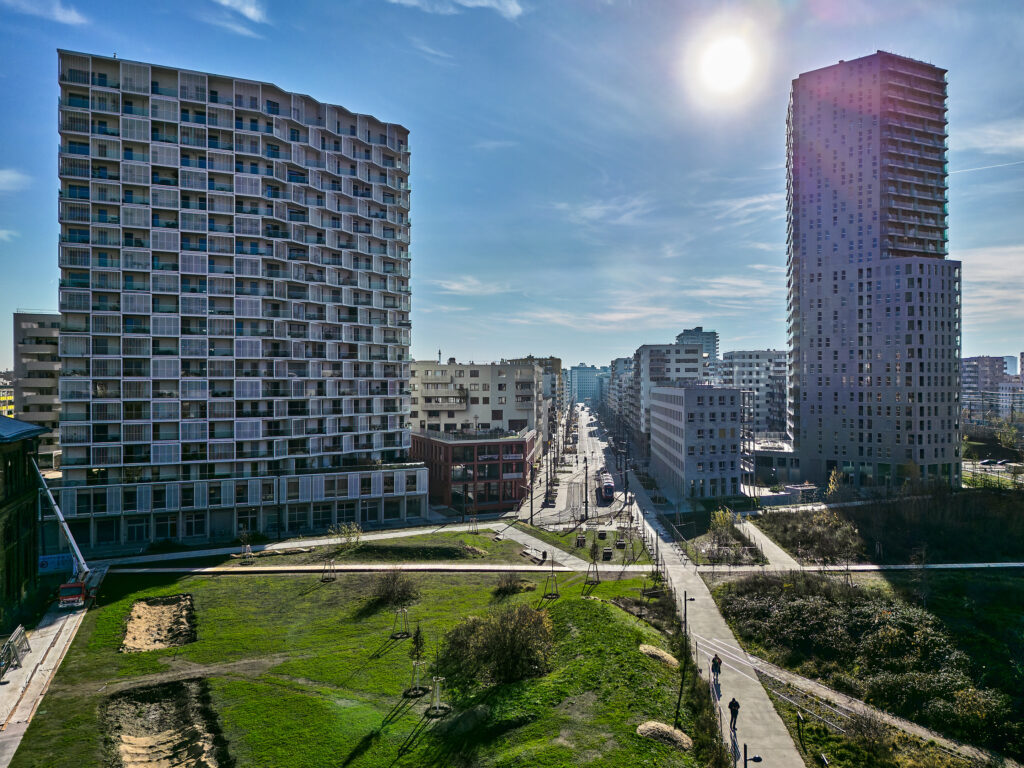 Das Nordbahnviertel von oben: Blick entlang der Bruno-Marek-Allee.