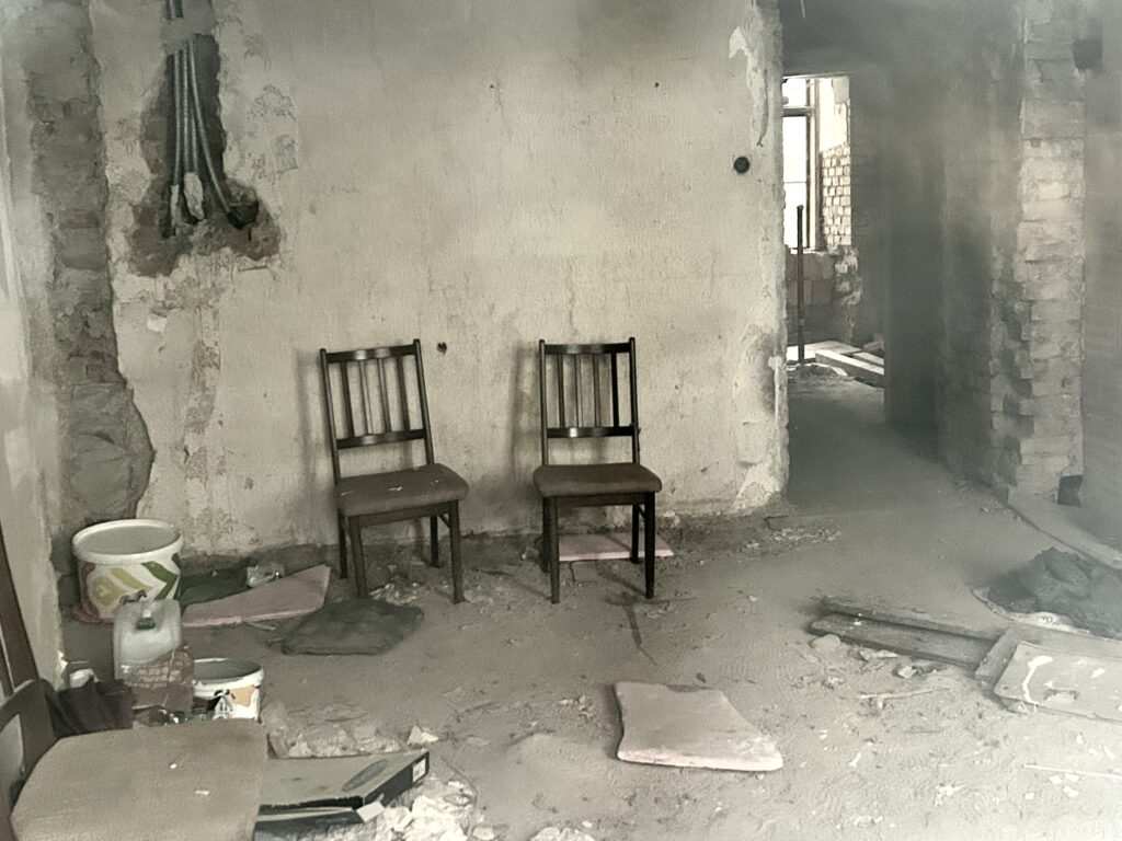 Ein Haus in der Brigittenau, das von den Eigentümern bewusst dem Verfall preisgegeben wird.