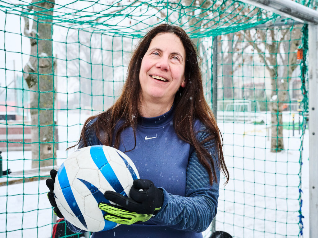 Bettina Sulyok ist die Kapitänen des Teams beim Blindenfußball