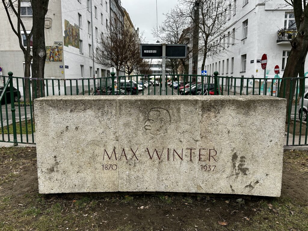 Gedenkstein an Max Winter auf dem Max-Winter-Platz in der Leopoldstadt.