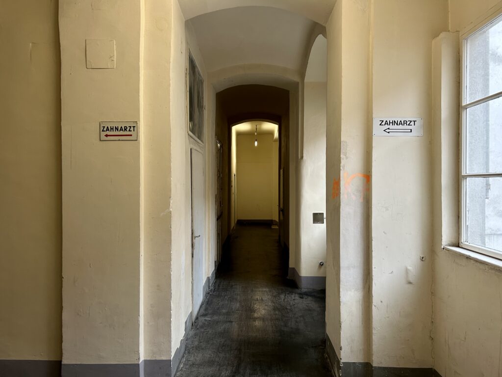 Ein langer Gang im Hotel National in der Taborstraße. 
