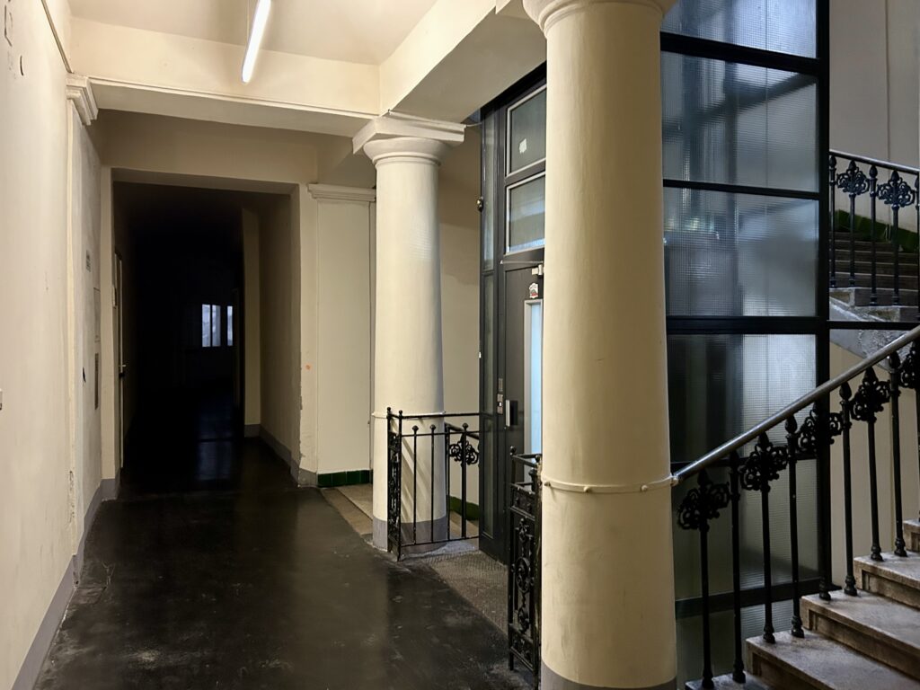 Das Stiegenhaus des Hotels National in der Taborstraße. 