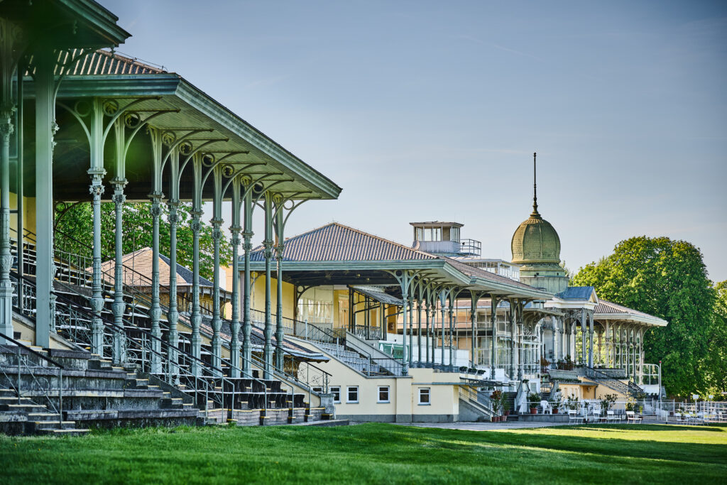 Historische Tribünen der Galopprennbahn Freudenau in der Leopoldstadt. Foto: Christopher Mavrič